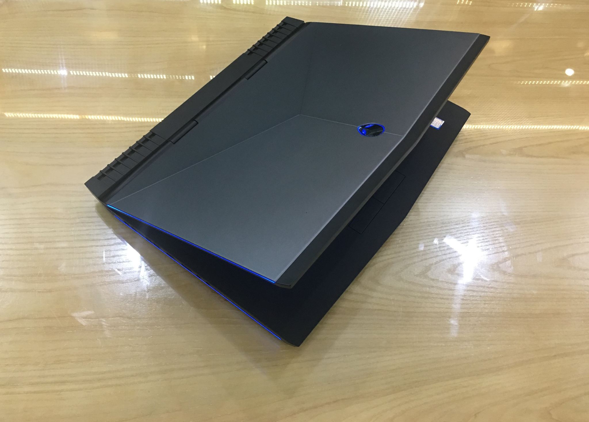 Laptop Dell ALIENWARE 17 R4-8.jpg